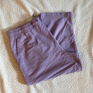 Women’s capri’s 💜